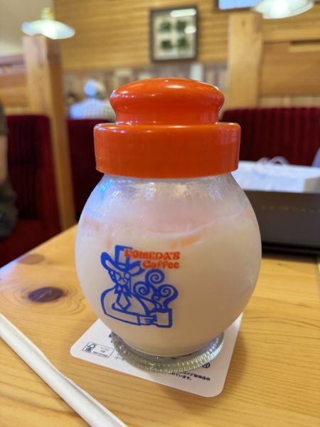 なぜコメダ珈琲は「長居されるのに潰れない」のか？｜コメダ型SNS広告とは